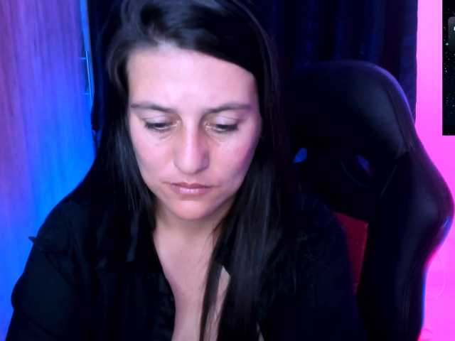 Saskyaajohnson live cam on BongaCams