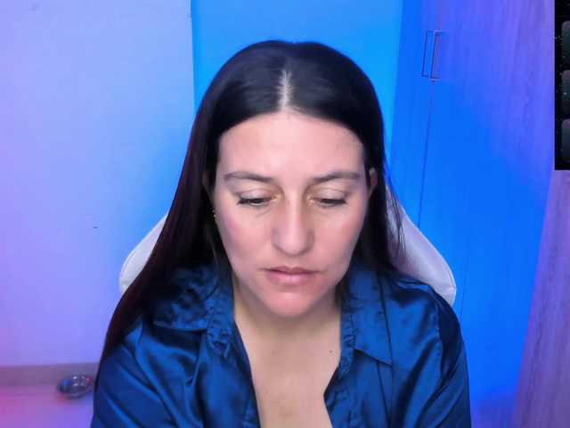 Saskyaajohnson live cam on BongaCams