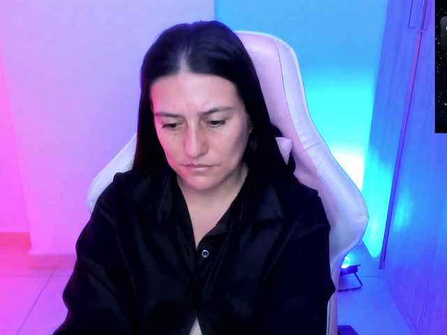 Saskyaajohnson live cam on BongaCams