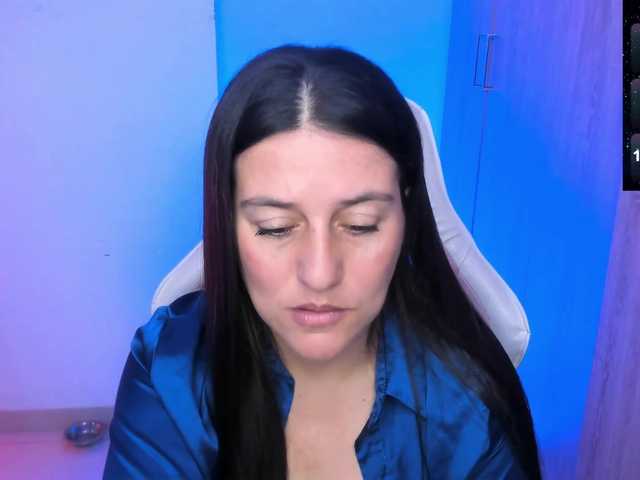 Saskyaajohnson live cam on BongaCams