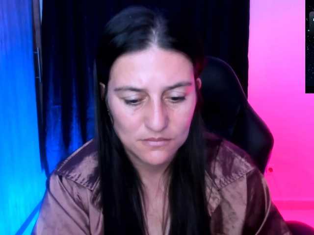 Saskyaajohnson live cam preview