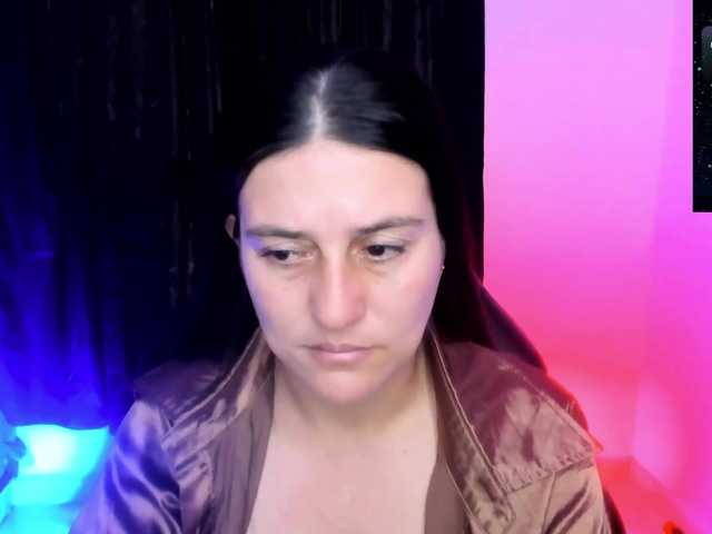 Saskyaajohnson live cam on BongaCams