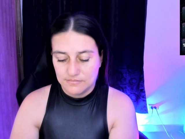 Saskyaajohnson live cam preview