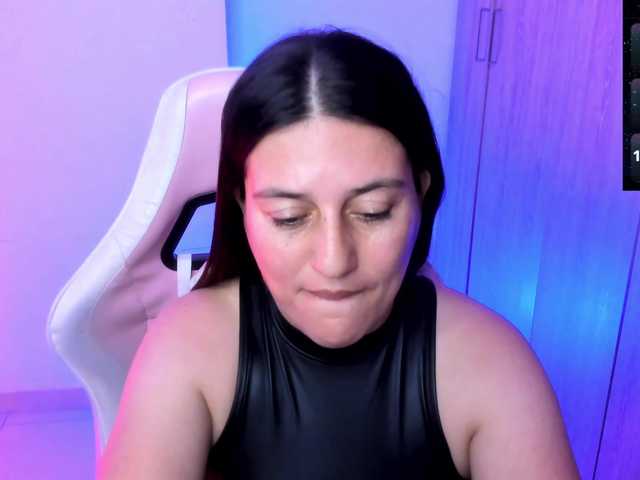 Saskyaajohnson live cam on BongaCams