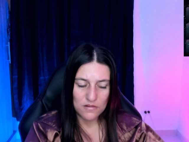Saskyaajohnson live cam on BongaCams