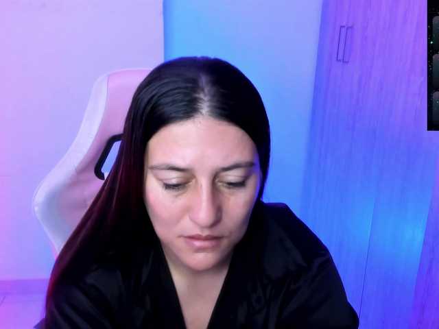 Saskyaajohnson live cam on BongaCams