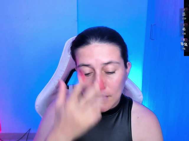 Saskyaajohnson live cam on BongaCams
