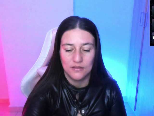 Saskyaajohnson live cam on BongaCams