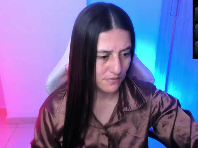 Saskyaajohnson live cam on BongaCams