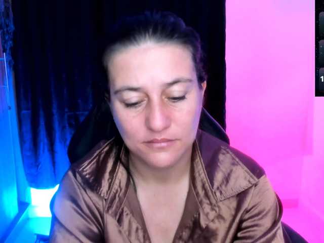 Saskyaajohnson live cam on BongaCams