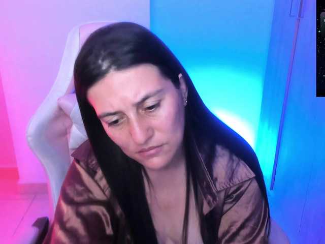 Saskyaajohnson live cam on BongaCams