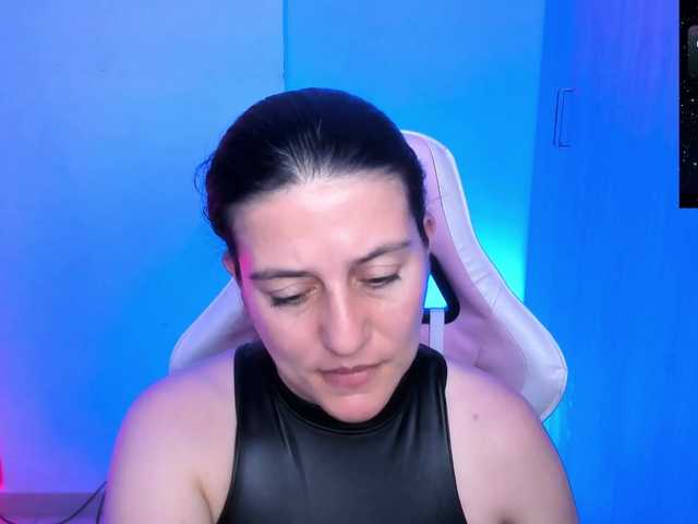 Saskyaajohnson live cam on BongaCams