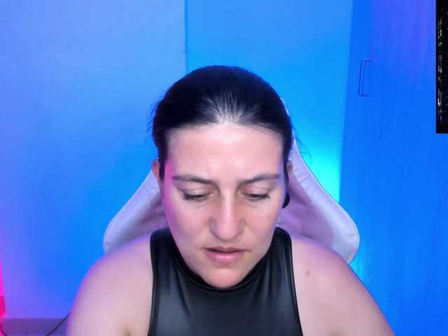 Saskyaajohnson live cam on BongaCams