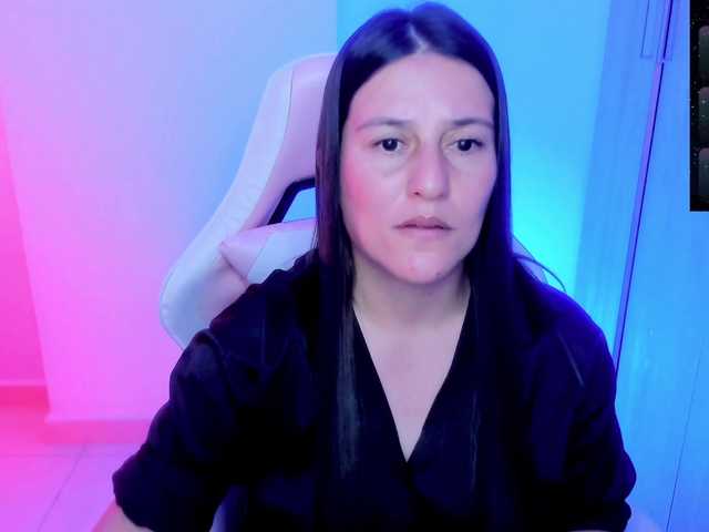 Saskyaajohnson live cam on BongaCams