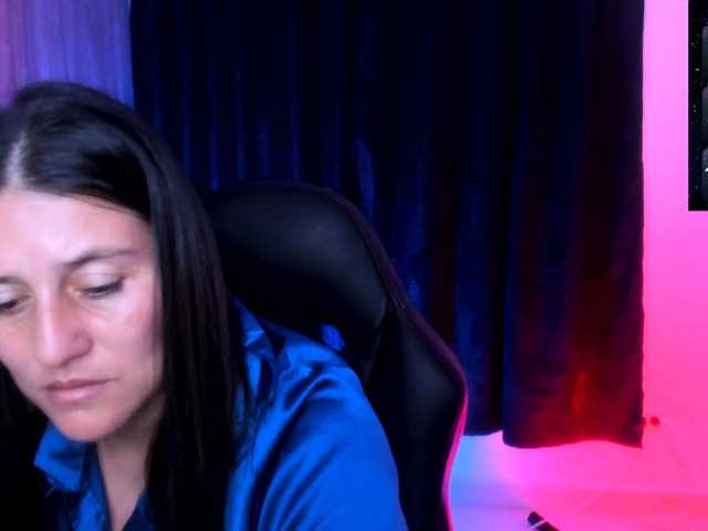 Saskyaajohnson live cam on BongaCams