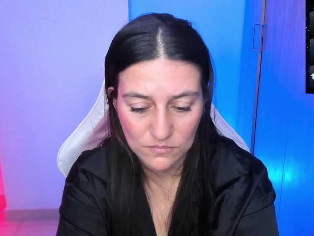 Saskyaajohnson live cam on BongaCams