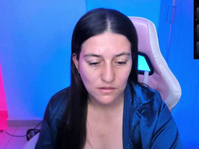 Saskyaajohnson live cam on BongaCams