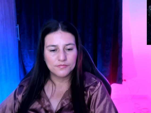 Saskyaajohnson live cam on BongaCams