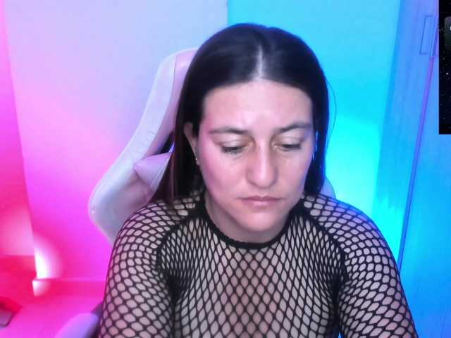 Saskyaajohnson live cam on BongaCams