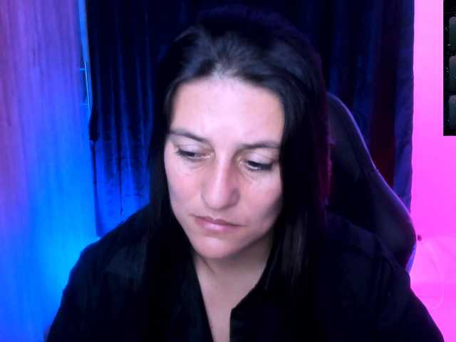 Saskyaajohnson live cam on BongaCams
