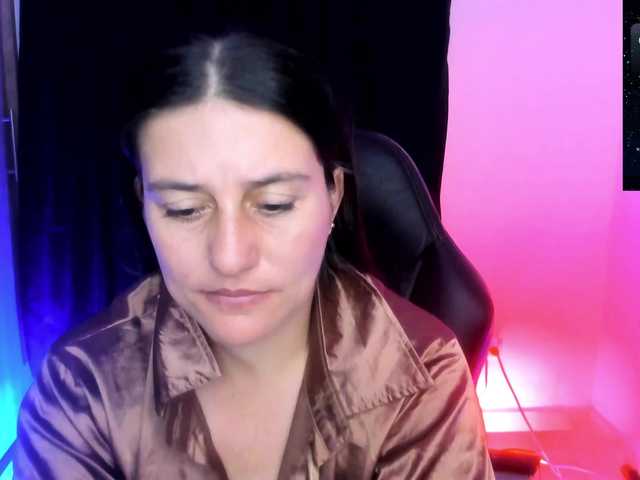 Saskyaajohnson live cam on BongaCams