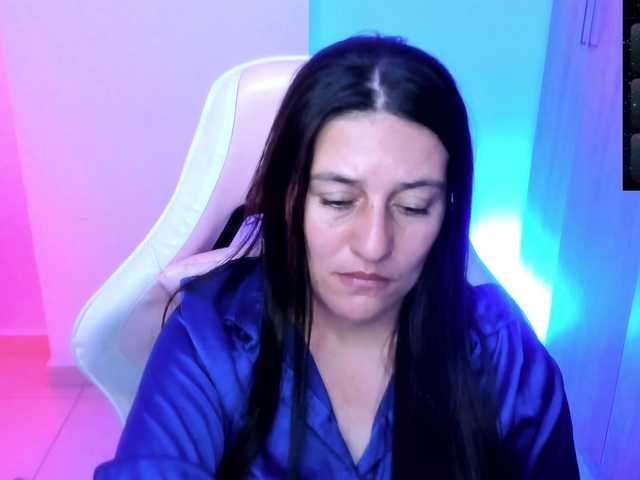Saskyaajohnson live cam on BongaCams