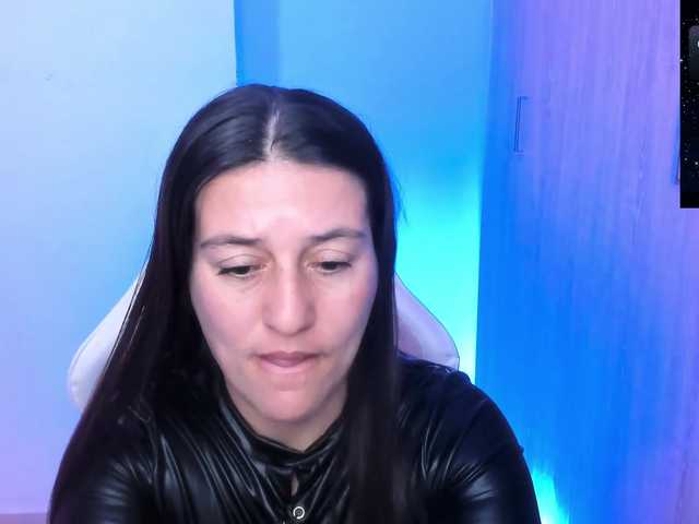 Saskyaajohnson live cam on BongaCams