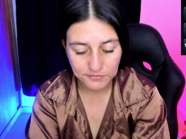 Saskyaajohnson live cam on BongaCams