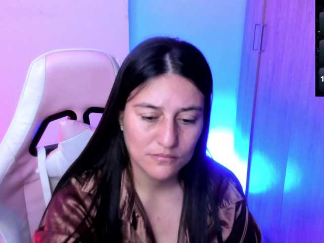 Saskyaajohnson live cam on BongaCams
