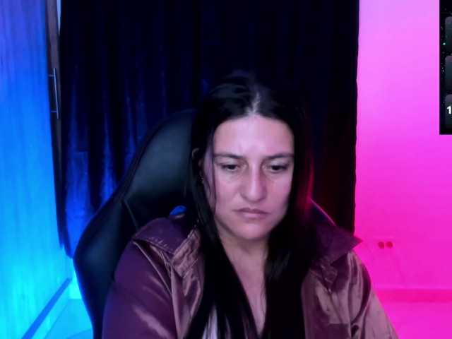 Saskyaajohnson live cam on BongaCams