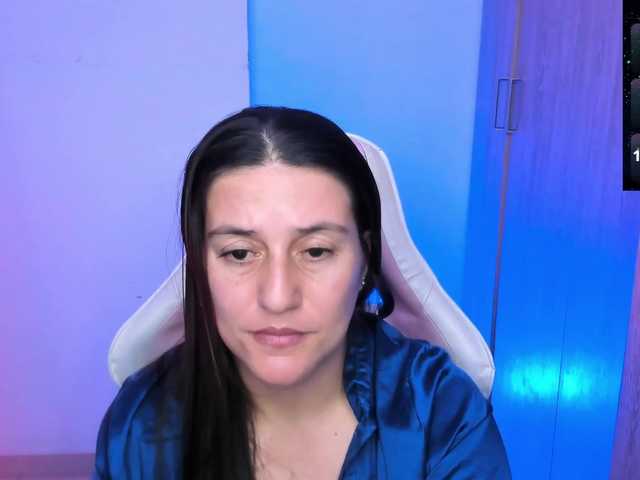 Saskyaajohnson live cam on BongaCams