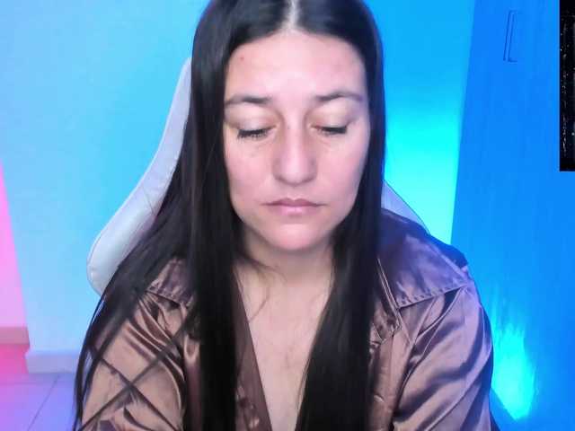 Saskyaajohnson live cam on BongaCams