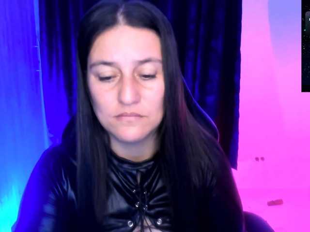 Saskyaajohnson live cam on BongaCams