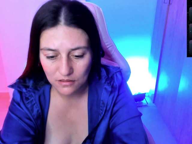 Saskyaajohnson live cam on BongaCams