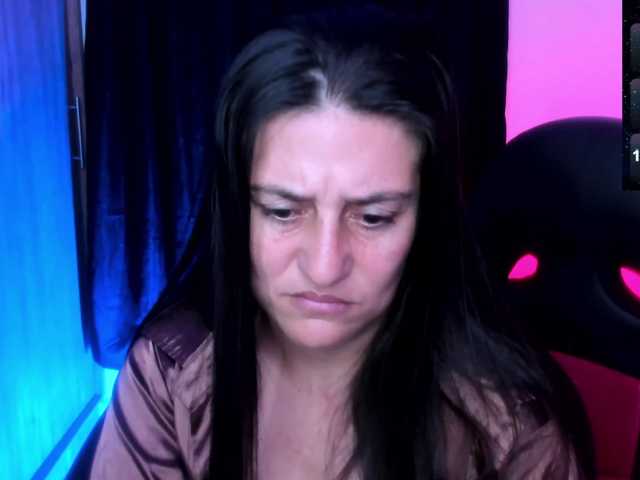 Saskyaajohnson live cam on BongaCams