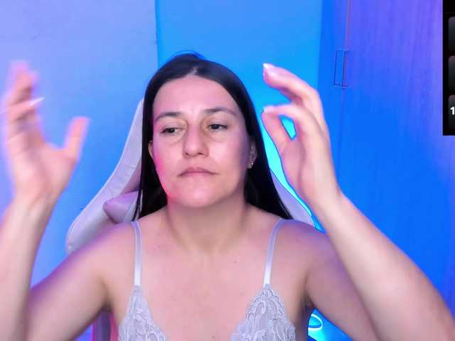 Saskyaajohnson's BongaCams show and profile