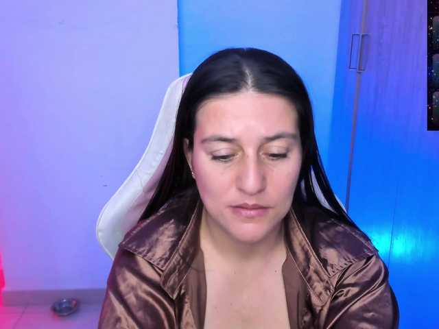 le modèle Saskyaajohnson est en webcam porno dans un show sur le site bongacams, il possède les tags suivants: Latino/Hispanic,Brunette,Trimmed