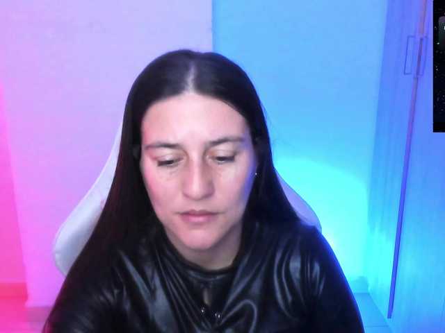 Saskyaajohnson live cam on BongaCams