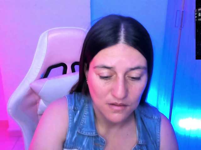 Saskyaajohnson live cam on BongaCams