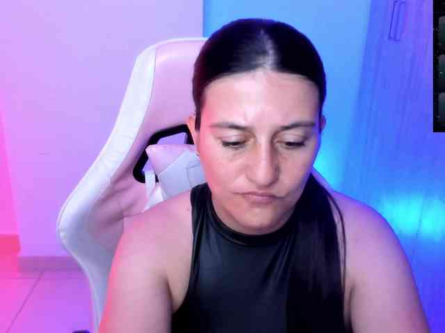 Modelo: Saskyaajohnson