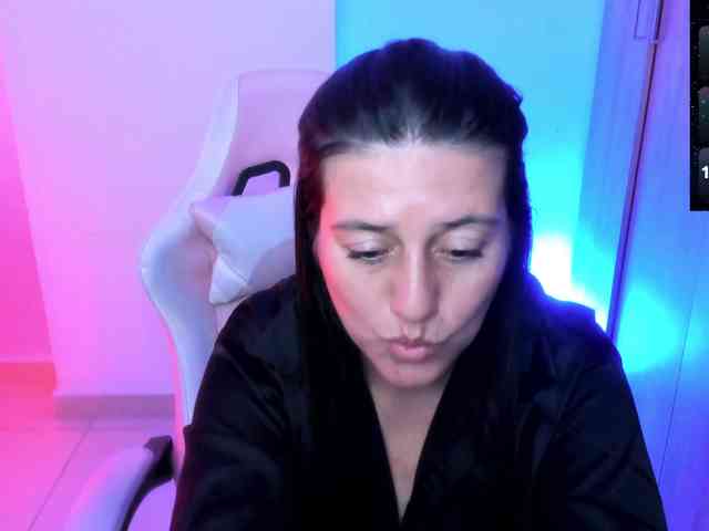Saskyaajohnson webcam