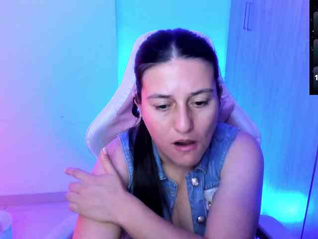 Saskyaajohnson webcam