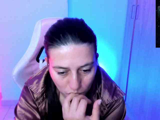 Saskyaajohnson webcam