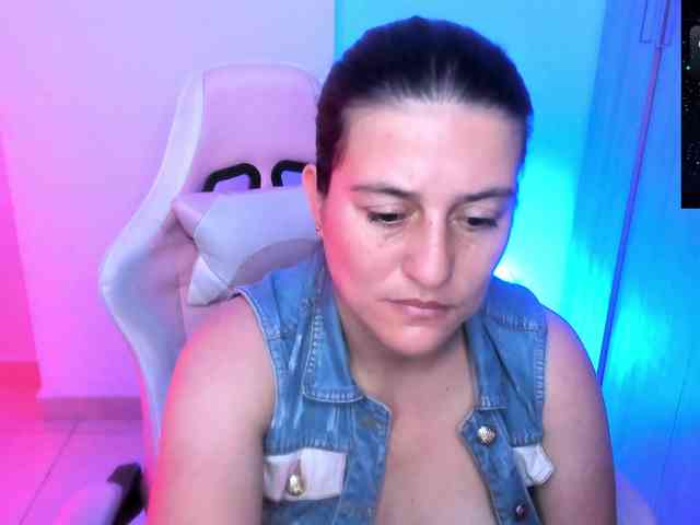 Saskyaajohnson webcam