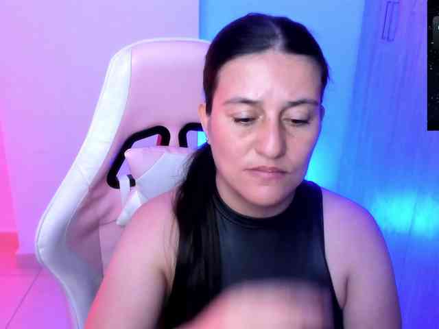 Saskyaajohnson webcam