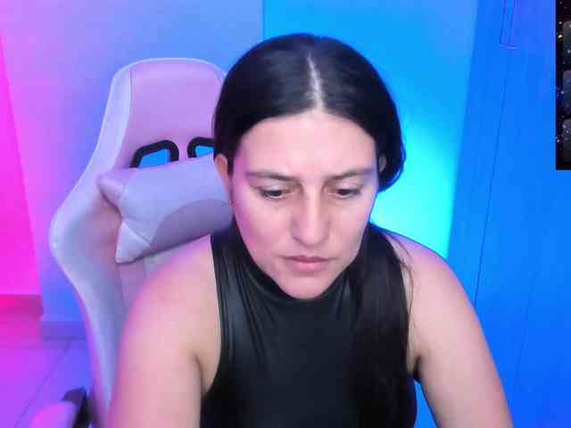 Saskyaajohnson webcam