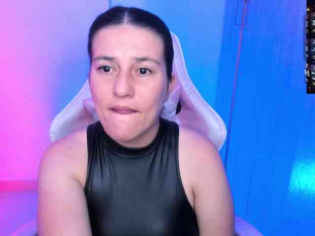 Saskyaajohnson webcam
