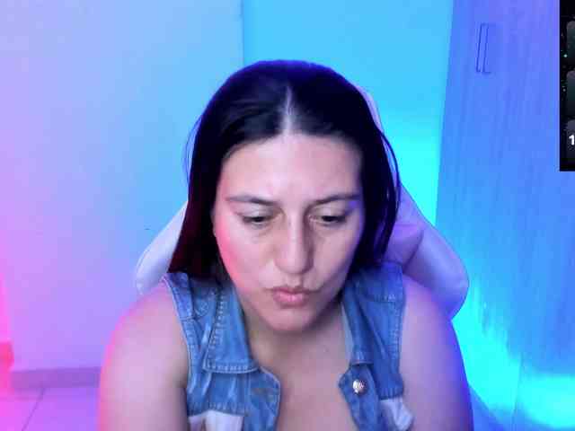 Saskyaajohnson webcam