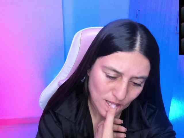 Saskyaajohnson webcam