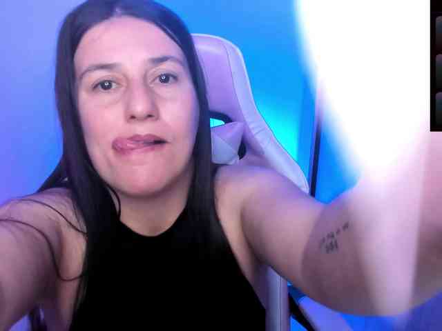 Saskyaajohnson webcam